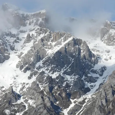 Monte Subiedes, Valle De *