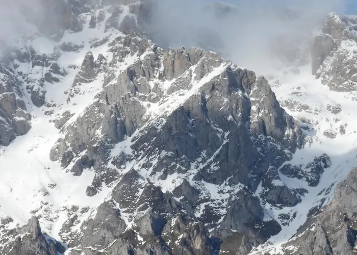 Monte Subiedes, Valle De *